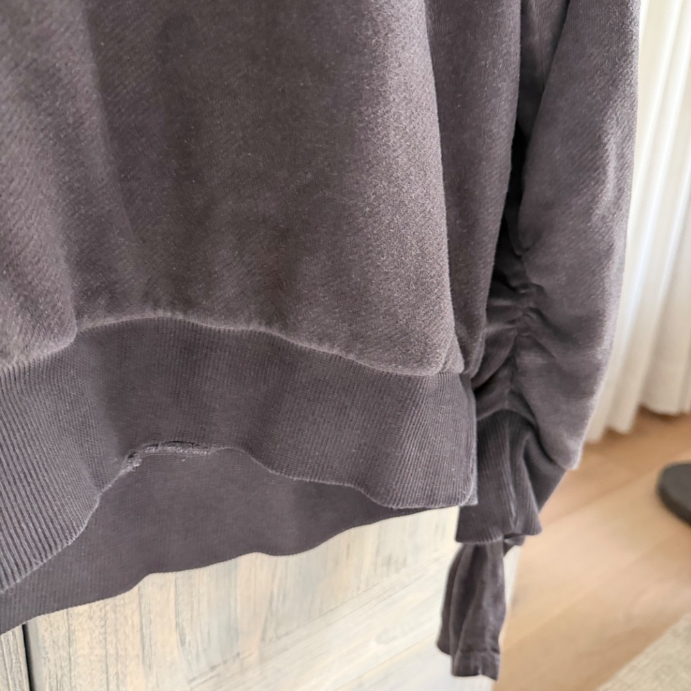 AMO upcycled sweatshirt with embroidery and heart - Picture 5 of 10
